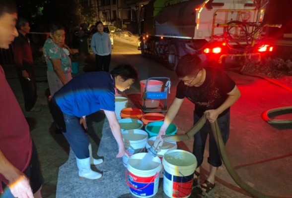 零阳街道万福村：应急送水纾民困 党群服务暖人心