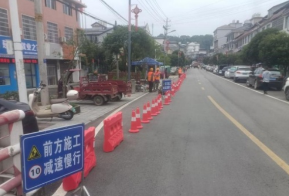 慈利县公路建设养护中心破解 阳和土家族乡集镇道路积水难题