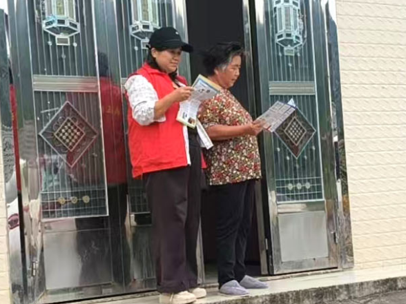 零阳街道龙峰村：党建赋能送服务 上门签约护民安