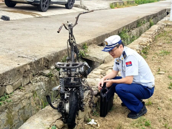 慈利消防快速处置村民住宅电动车自燃火灾