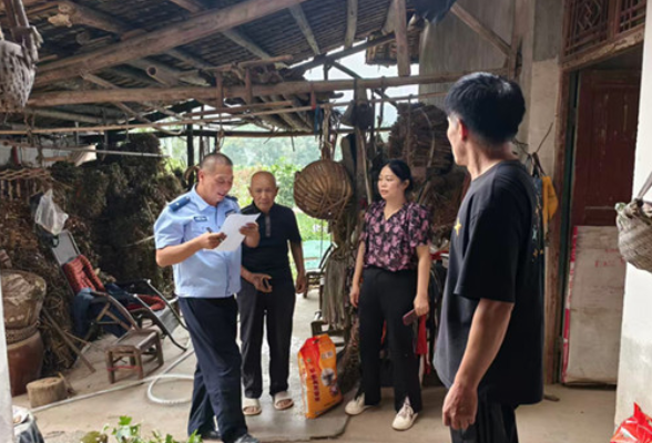 苗市镇洞湾村：月满中秋暖桑榆 洞湾村情系高龄老人