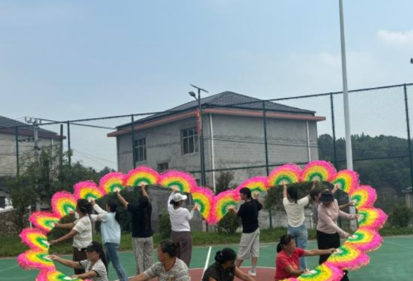 舞动新时代 乐享新生活 ——阳和土家族乡五狮寨村党群服务中心开展广场舞公益培训