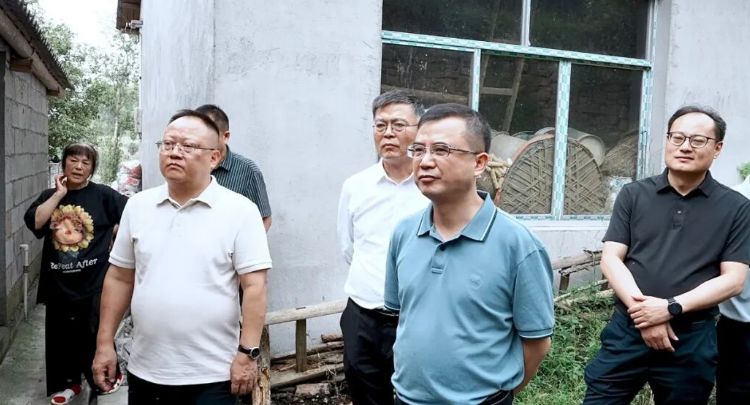 侯毅调研督导畜禽养殖污染排查整治工作