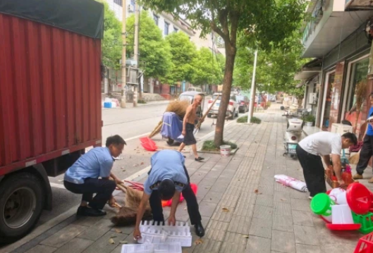 二坊坪镇：整治出店经营乱象 维护良好市容秩序