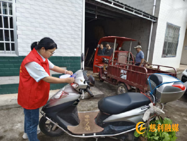 佛袈山村:党群阵地筑防线 三轮出行保平安 - 副本(1).png 佛袈山村:党群阵地筑防线 三轮出行保平安 - 副本(1).png