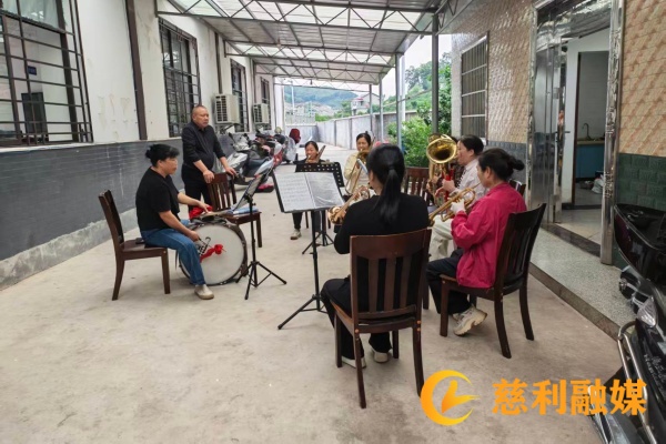 乐队 (1) (1).jpg 乐队 (1) (1).jpg