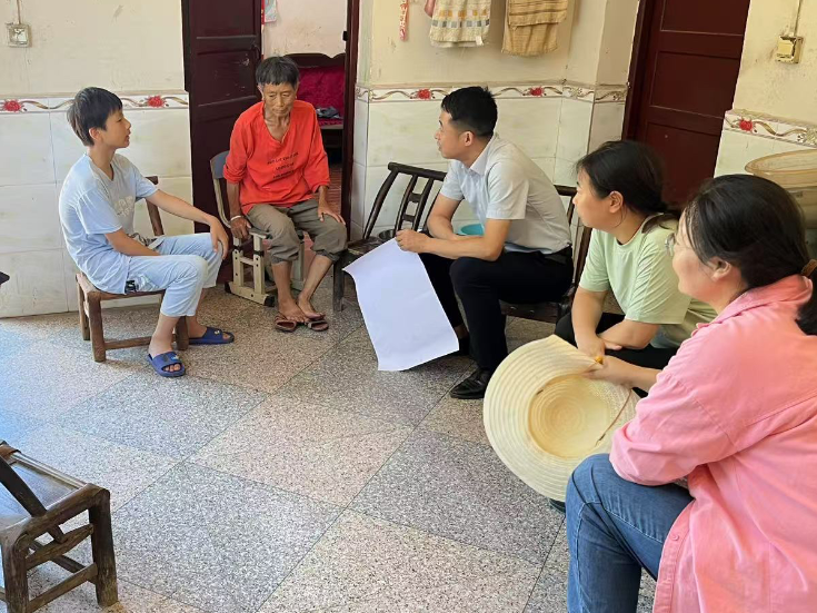 广福桥镇中学：访千家万户，传教育温情——暑期全员大家访活动