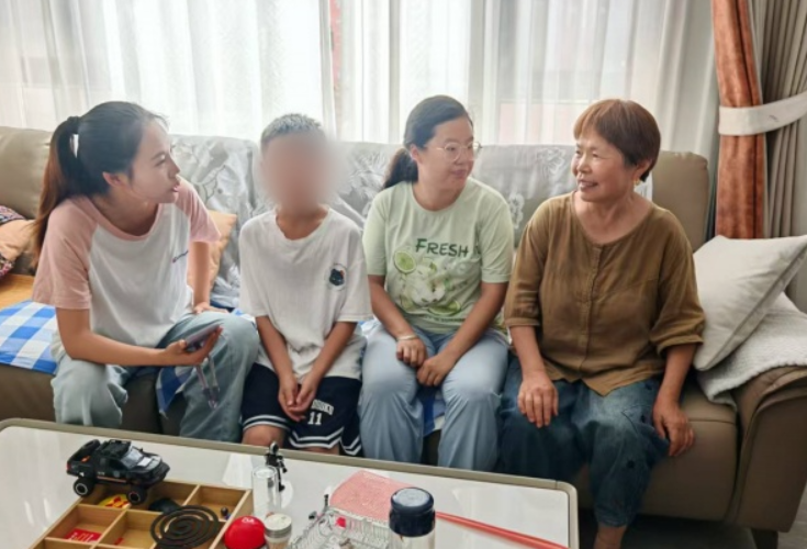 江垭镇中学九溪完小：携手防溺水 家访助平安