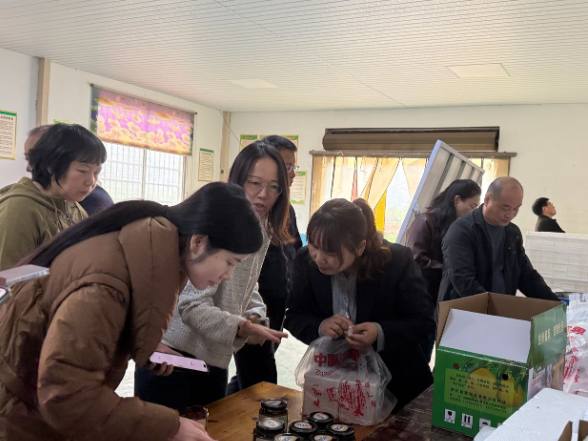 溪口镇樟树村：红色沃土秋意浓 党日活动暖民心