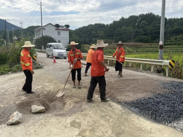 县公路建设养护中心：加快整修省道S307 畅通道路保出行
