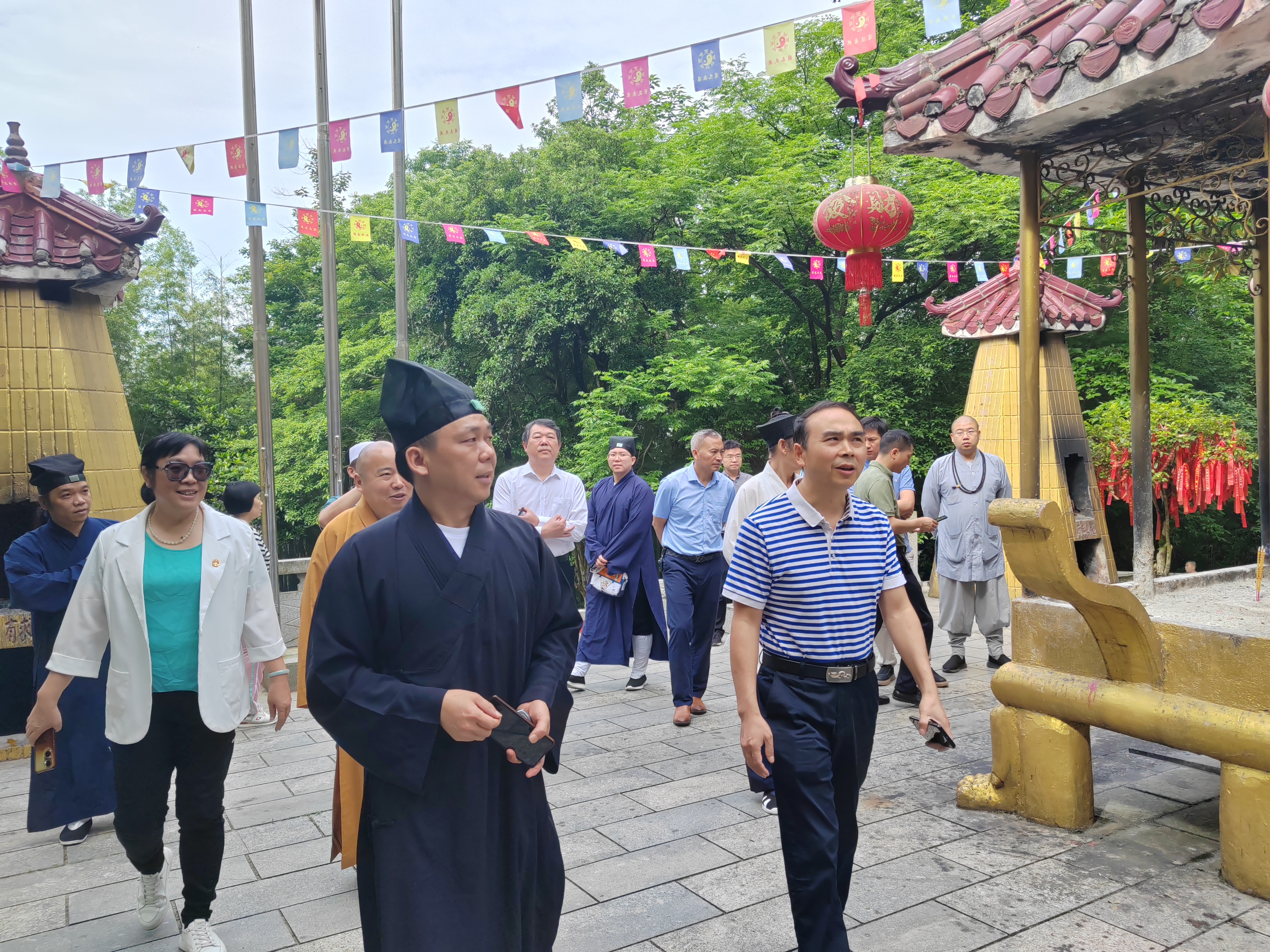 株洲市民宗系统代表委员一行来苏仙区考察宗教活动场所规范化管理02.jpg