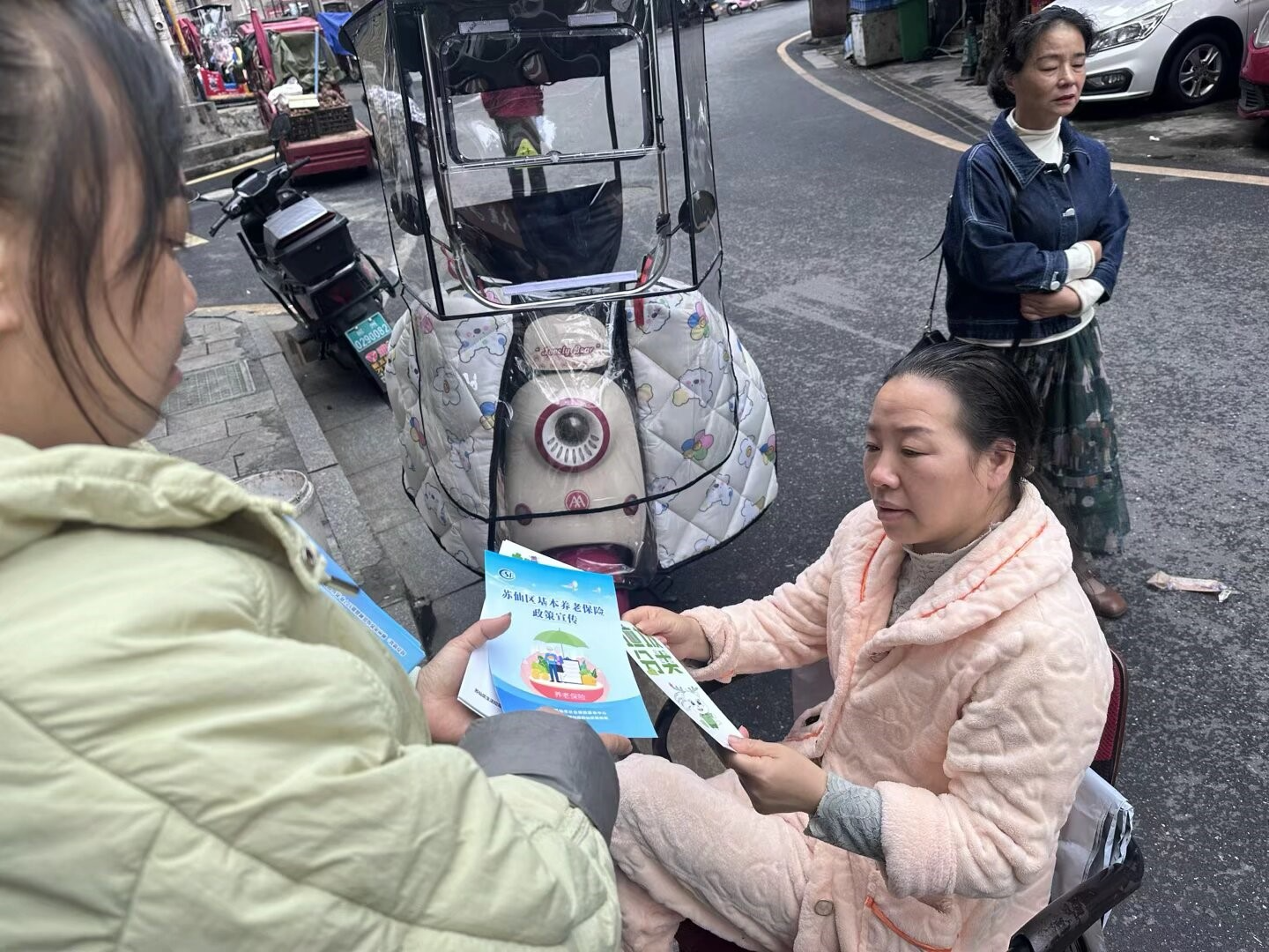 南塔街道开展社保宣传活动