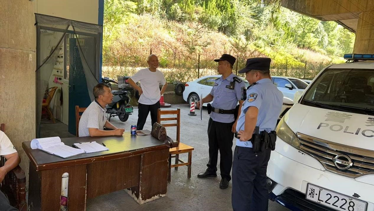 环卫司机杨起良拾金不昧