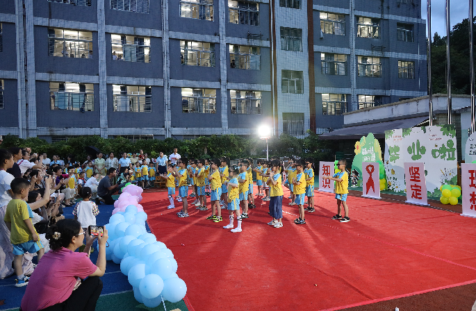 苏仙区直属机关幼儿园南园举行篝火狂欢派对