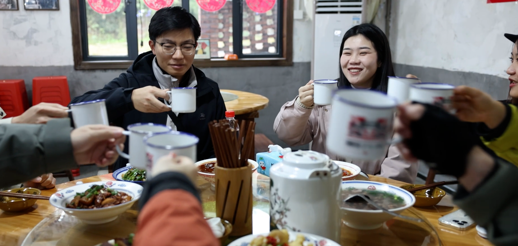 元旦必冲！711时光小镇年猪宴，工矿烟火气拉满新年味