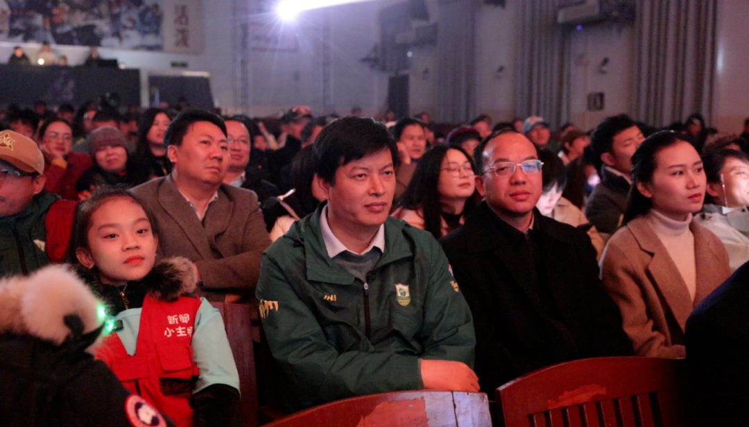 滚铁环、看舞台剧......康巴赫董事长周和平带队“玩转”苏仙！