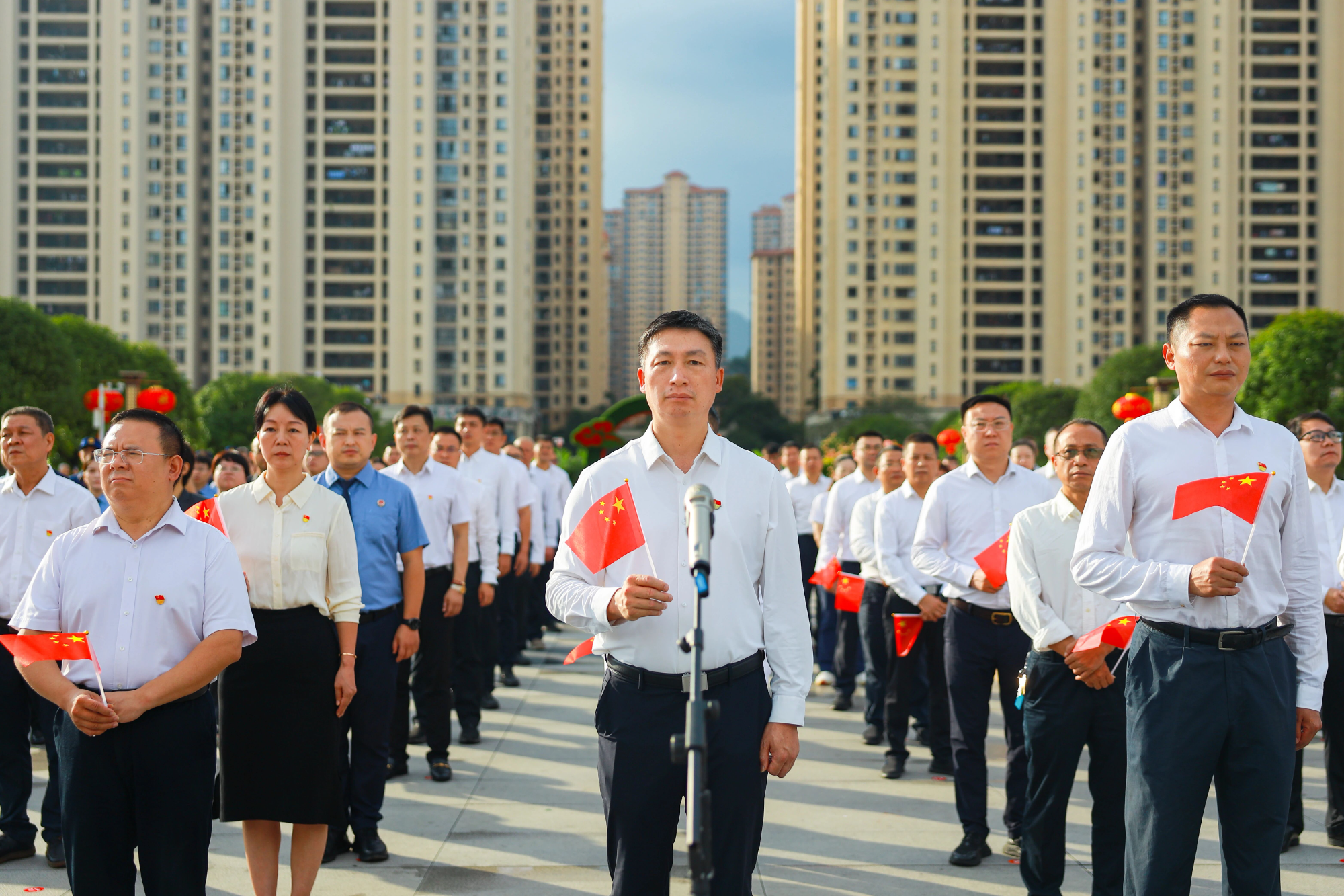 苏仙区举行国庆升国旗仪式 献礼祖国华诞 凝聚奋进力量