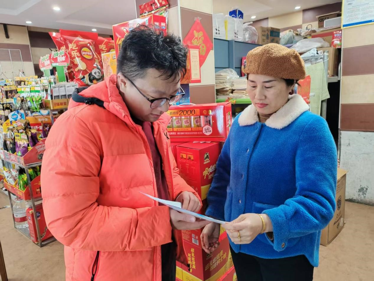 南塔街道裕后街社区开展防范电信诈骗宣传活动