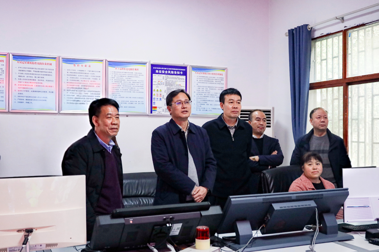 以更高站位更严措施更实责任守牢安全生产底线