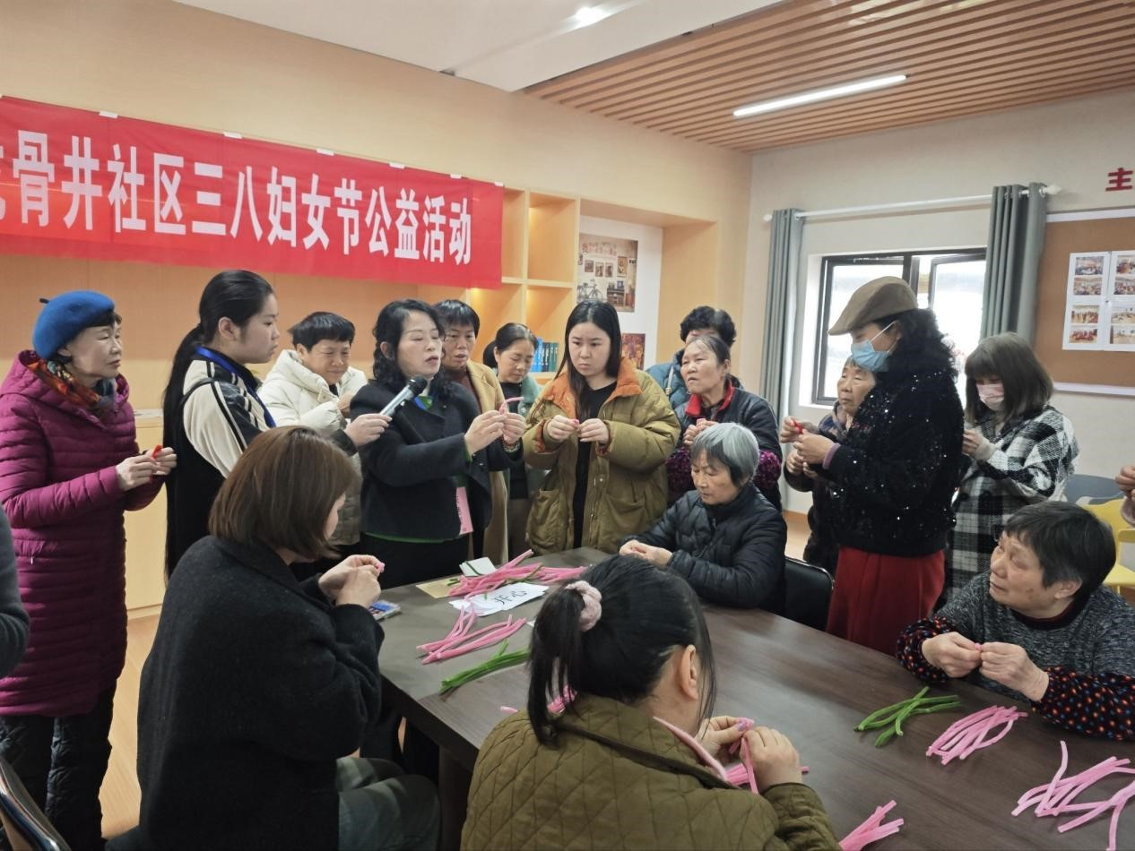 南塔街道龙骨井社区开展“汇聚她力量 从心再出发”三八妇女节活动