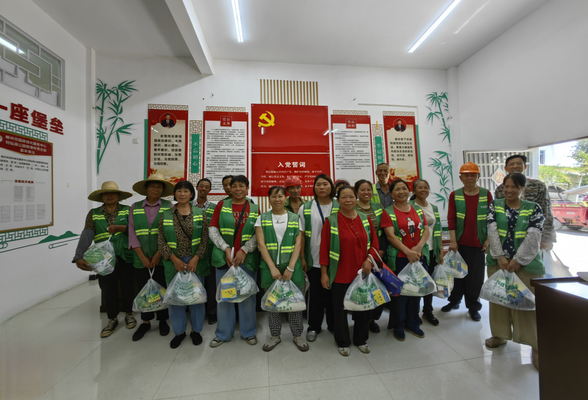 苏仙区园林绿化服务中心开展夏日送清凉慰问活动