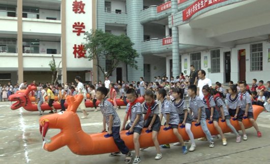 靖州县土桥小学：赛旱地龙舟 迎端午佳节