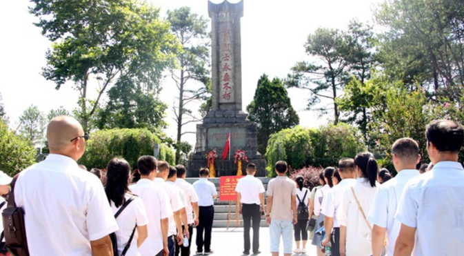 乐群小学到新厂爱国主义教育基地开展主题党日活动