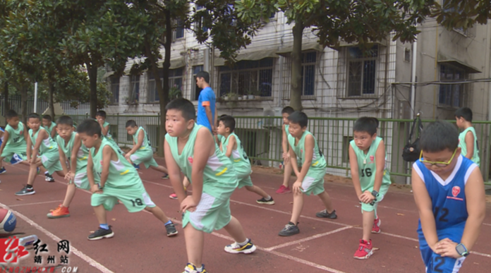 靖州：篮球训练营点亮孩子暑假生活