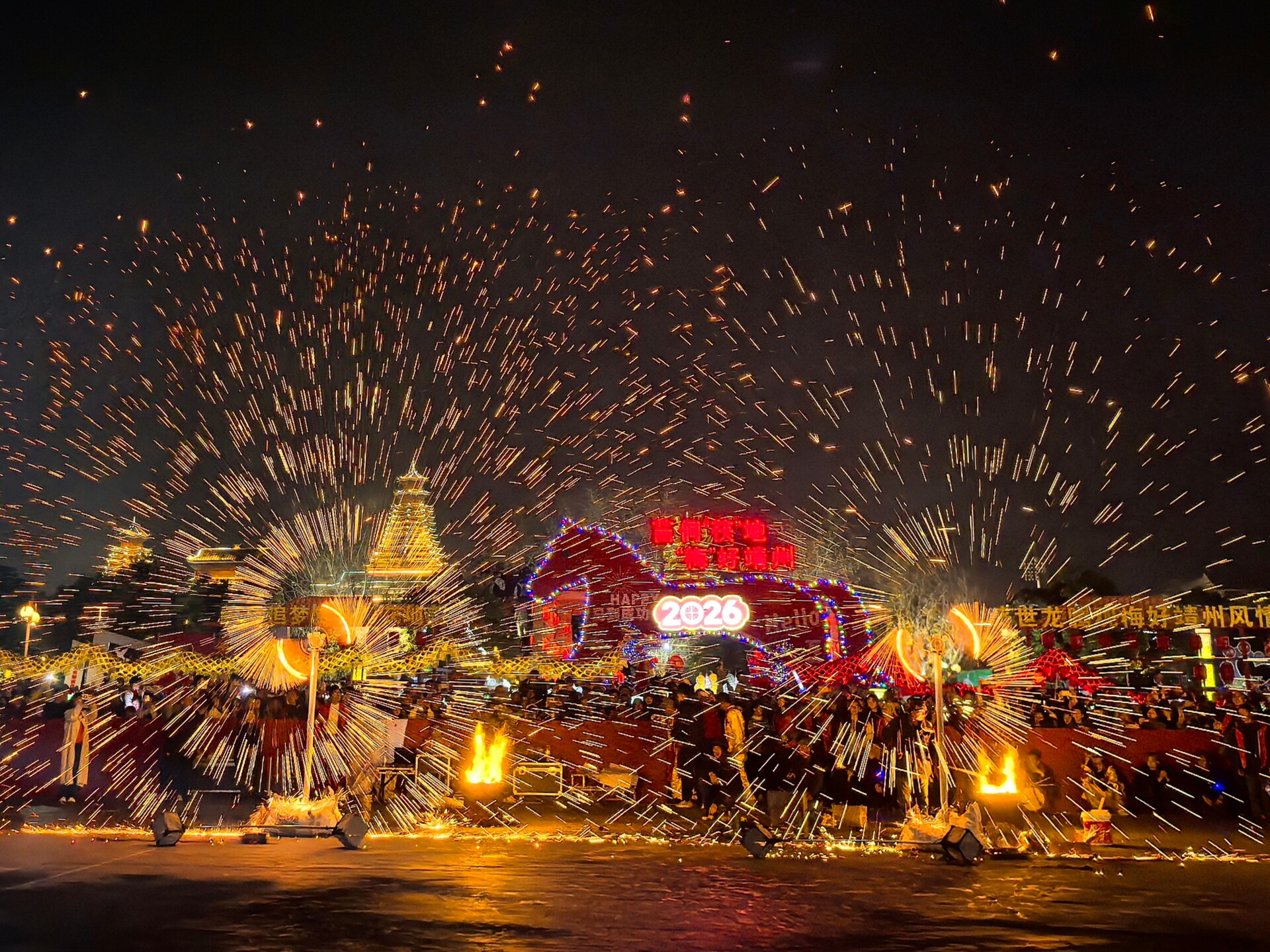 【新春走基层】苗侗欢歌迎骏马 福满靖州过大年——靖州苗族侗族自治县欢度马年春节掠影