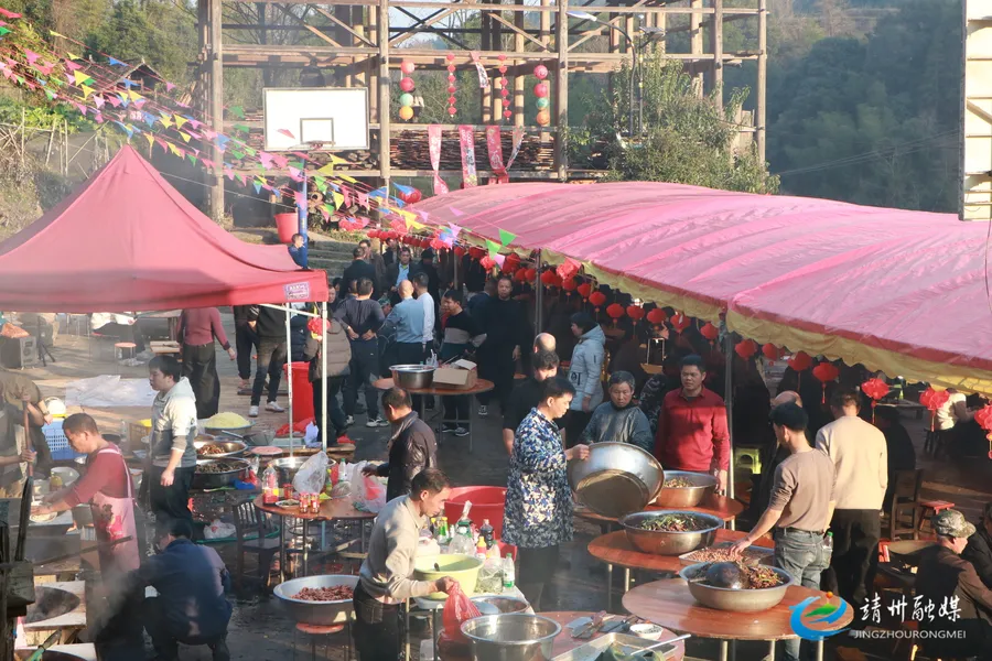 【新春走基层】团圆宴里品年味 苗乡风情暖新春