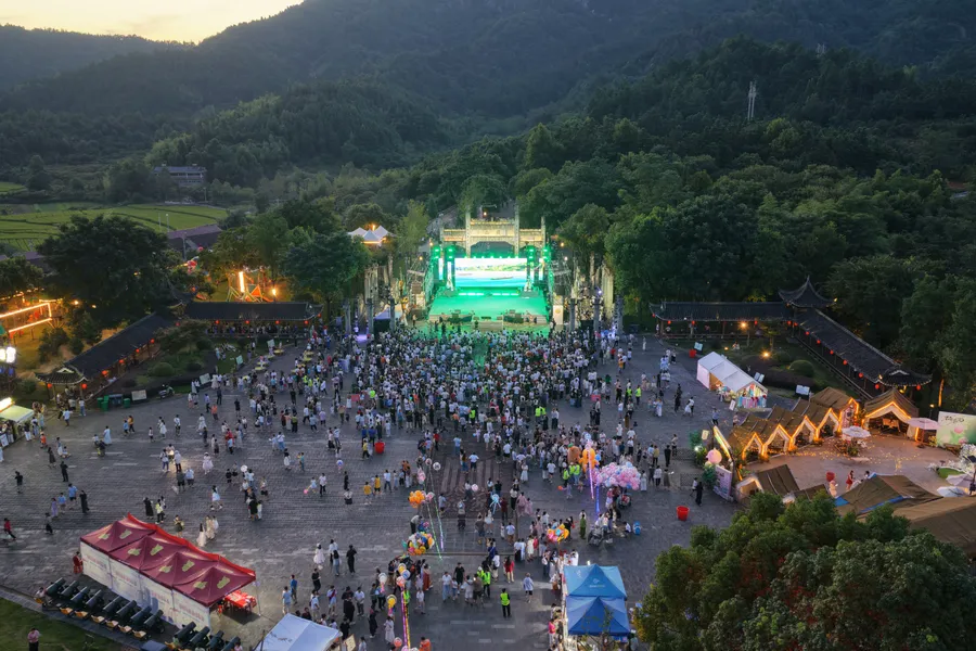 靖州2026年“仲夏飞山·‘唱’享青春”音乐周启幕