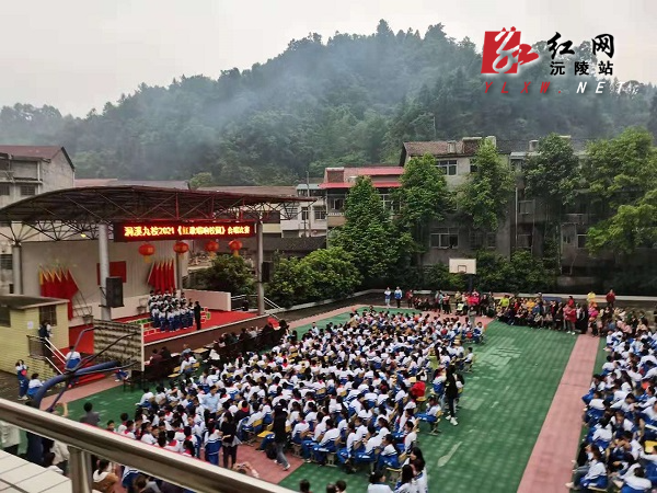 七甲坪镇：红歌唱响校园 庆祝建党一百周年