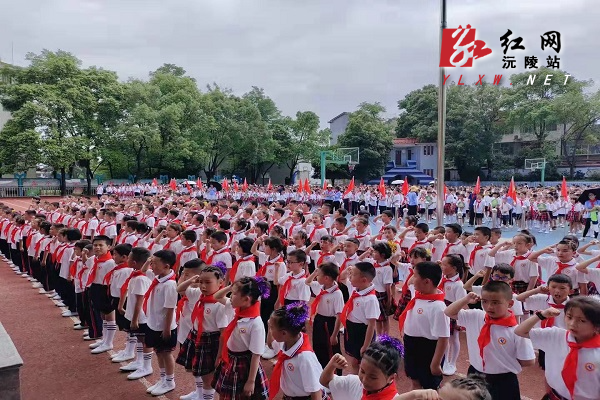 溪子口小学举行“童心向党，致敬百年”庆六一少先队入队仪式