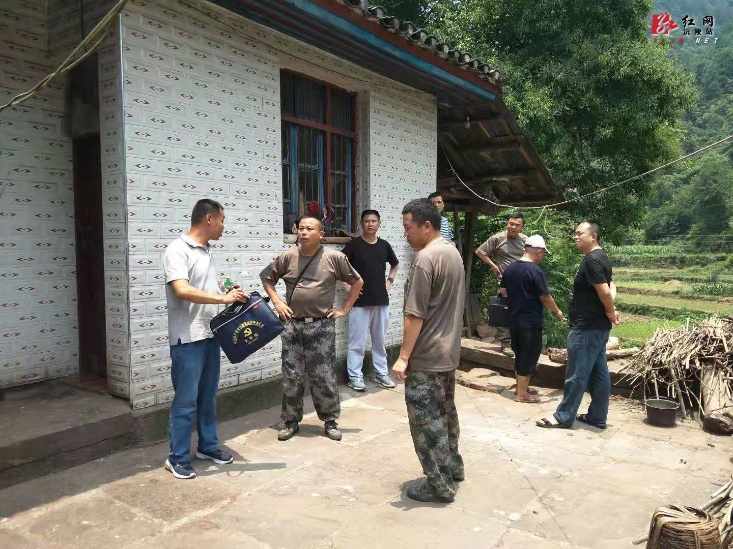 县人居办督察组到借母溪乡督查指导工作
