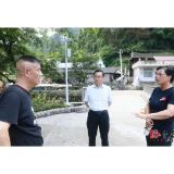邓仕娟为基层党员上党课并走访慰问困难党员
