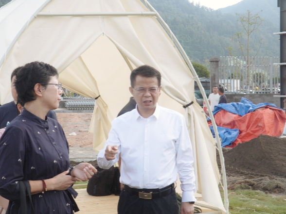 易中华现场调度二酉山景区建设：锚定“十一”流量机遇 全速攻坚文旅配套升级