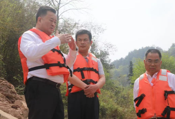 刘向阳：坚决克服麻痹思想和侥幸心理 全力采取有效措施防范化解各类安全风险隐患