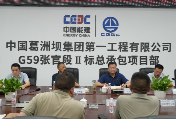 刘向阳：盯紧盯牢目标任务 强化担当作为 高效推进七甲坪至五强溪公路建设
