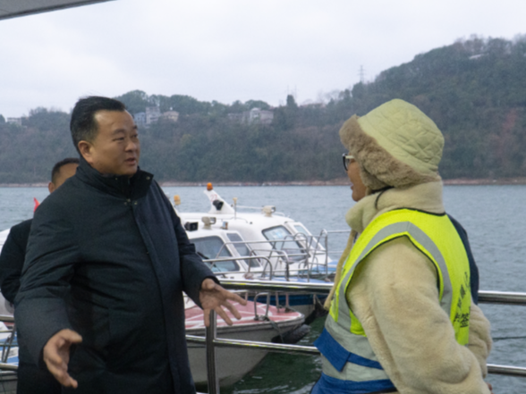 刘向阳督导应对低温雨雪冰冻天气时强调：以“时时放心不下”的责任感 筑牢安全防线 保障群众平安