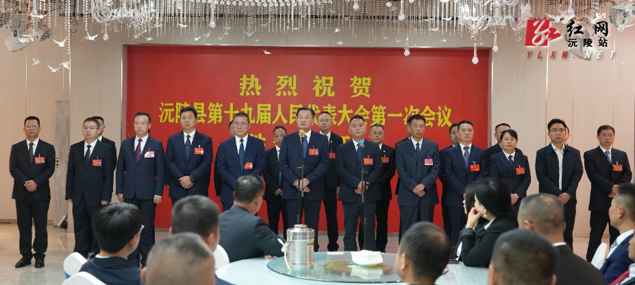 【两会特别报道】刘向阳 陈星等县领导看望县人大代表