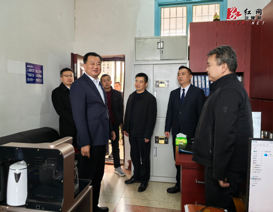 【新春走基层】刘向阳 陈星春节假期后首个工作日走访慰问机关干部职工