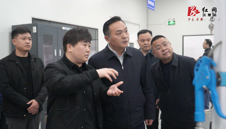 陈星实地调研电子信息产业链 现场办公为企业纾困解难