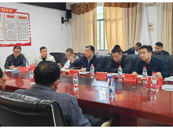 刘向阳在七甲坪镇开展信访接访 现场协调解决群众“急难愁盼”问题