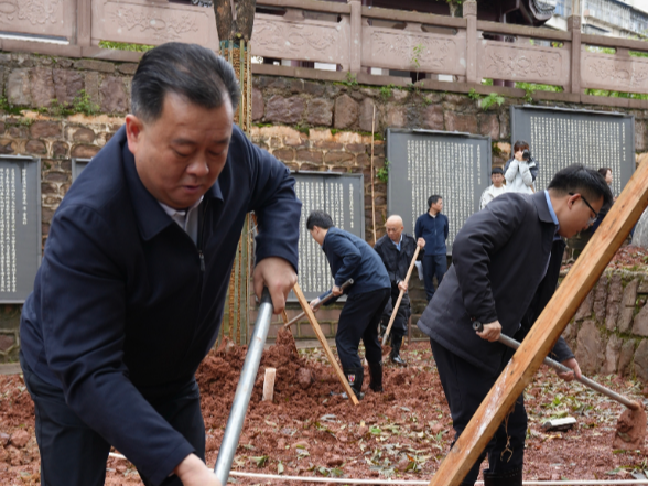 刘向阳 陈星等县领导参加植树活动 让生态绿脉与文化根脉深度交融