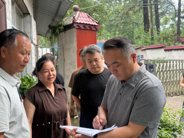 陈星以“四不两直”方式督导防汛备汛与安全生产工作：坚持人民至上 生命至上 筑牢安全发展防线
