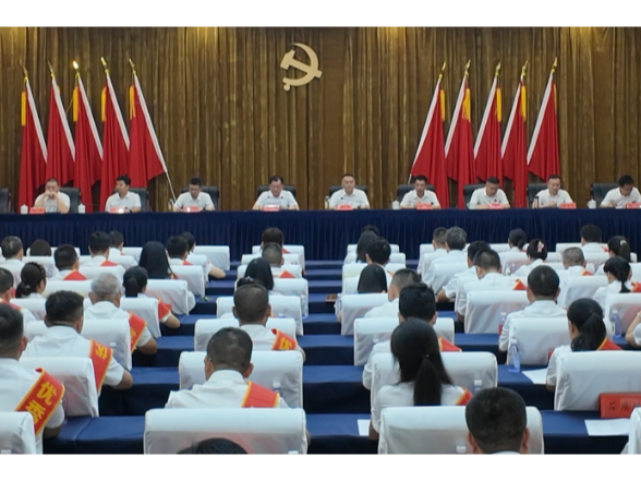 初心如磐践使命 实干争先启新程：刘向阳为全县党员干部讲授“七一”专题党课