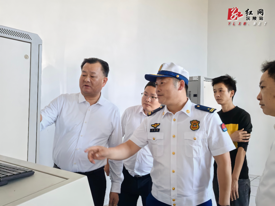 刘向阳暗访督导沅陵镇消防应急、安全生产及常态化帮扶工作