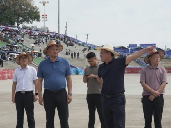 2026年沅陵传统龙舟赛开赛 刘向阳现场督导 筑牢赛事安全防线