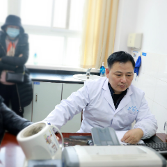 张良军：一尘不染 扬医者风范;妙手回春 治百姓疾苦