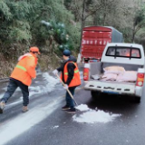 沅陵县公路部门：全力应对低温天气  融雪除冰保畅通